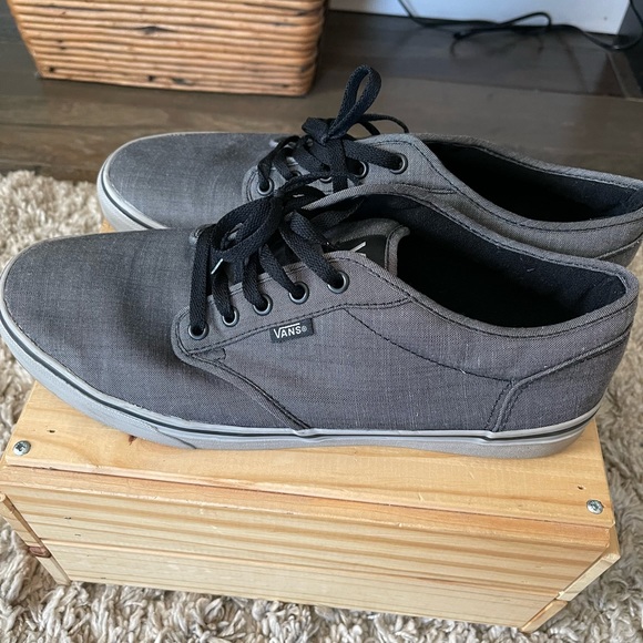Vans (Small nick on right shoe visible on 2nd picture.) - Picture 3 of 3